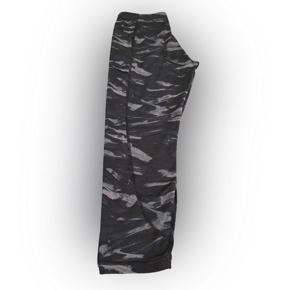 Victoria’s Secret Flow On Point Leggings Black Camouflage Large VS-Short ECU - Picture 2 of 15